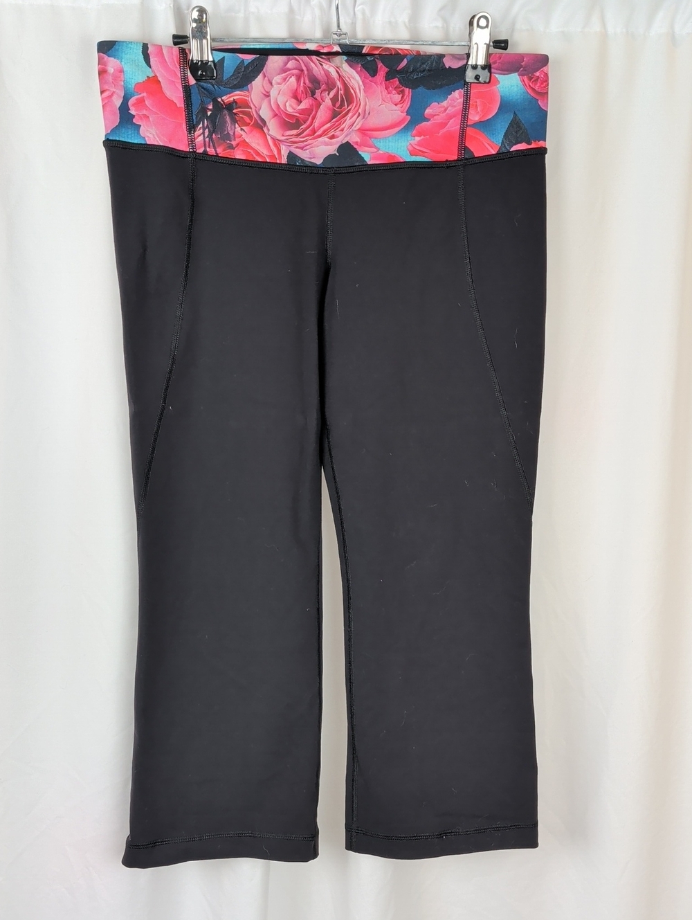• Lululemon Secret Garden Floral Crop Pants Size 8